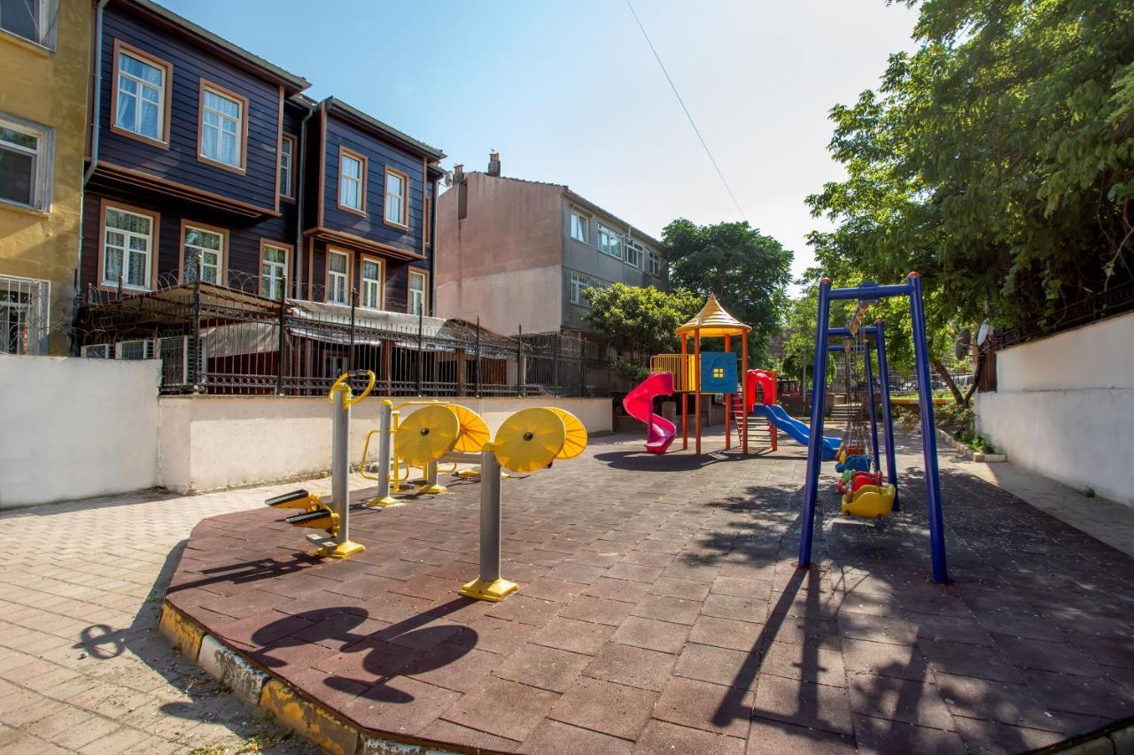 April Hotel Istanbul Bagian luar foto