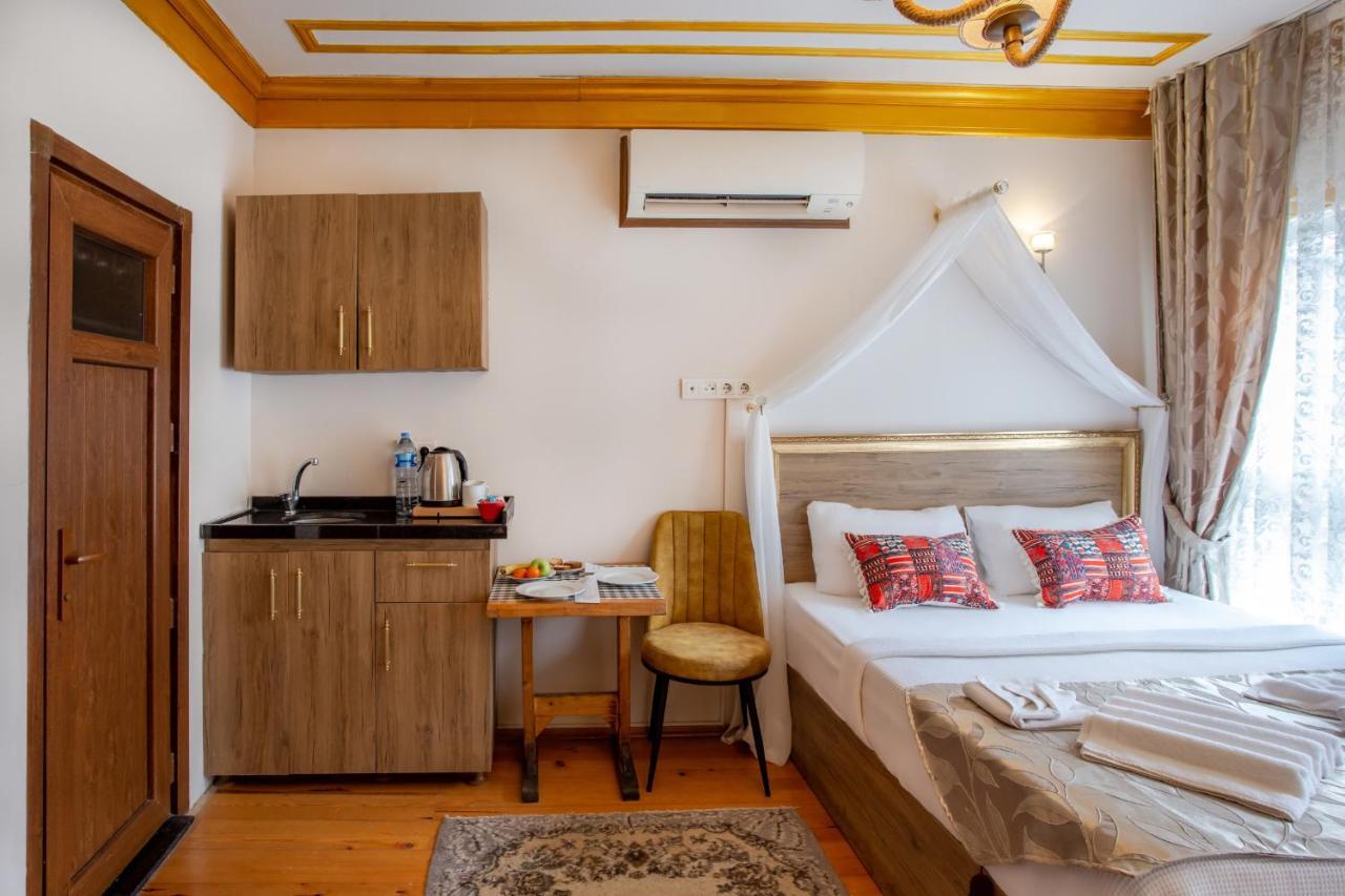 April Hotel Istanbul Bagian luar foto