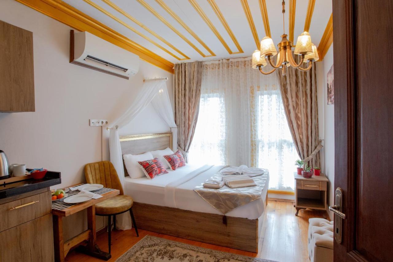 April Hotel Istanbul Bagian luar foto