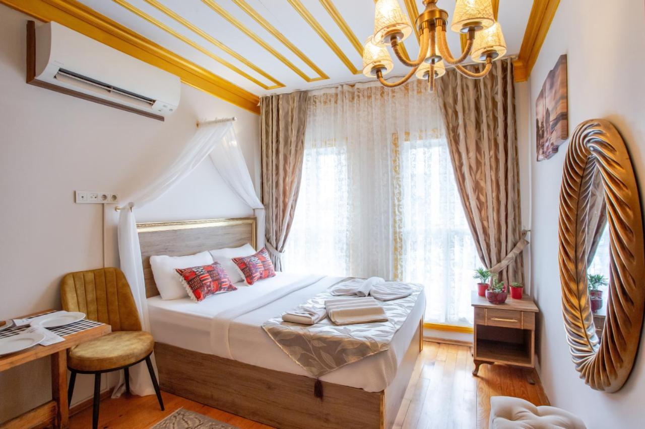 April Hotel Istanbul Bagian luar foto