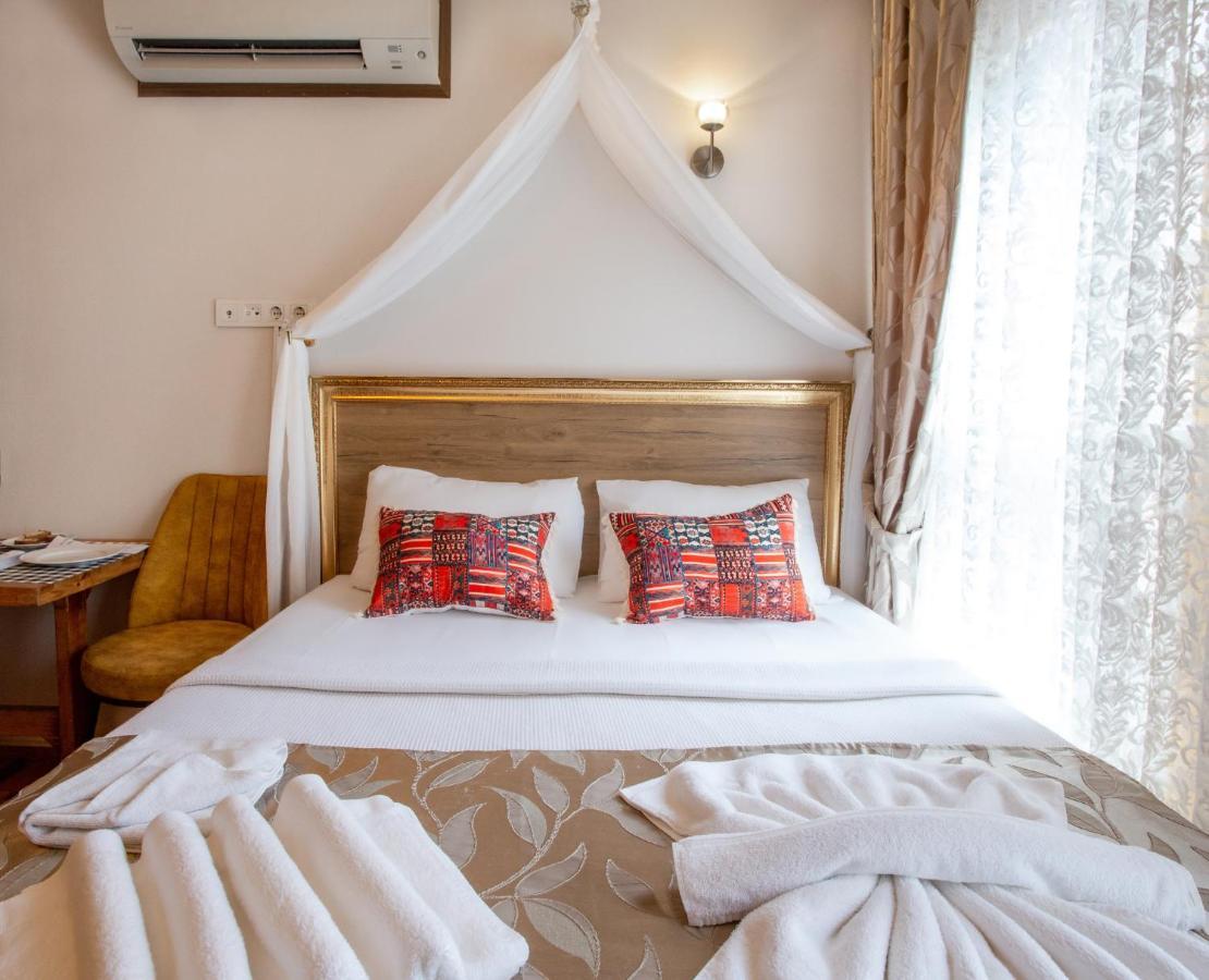 April Hotel Istanbul Bagian luar foto