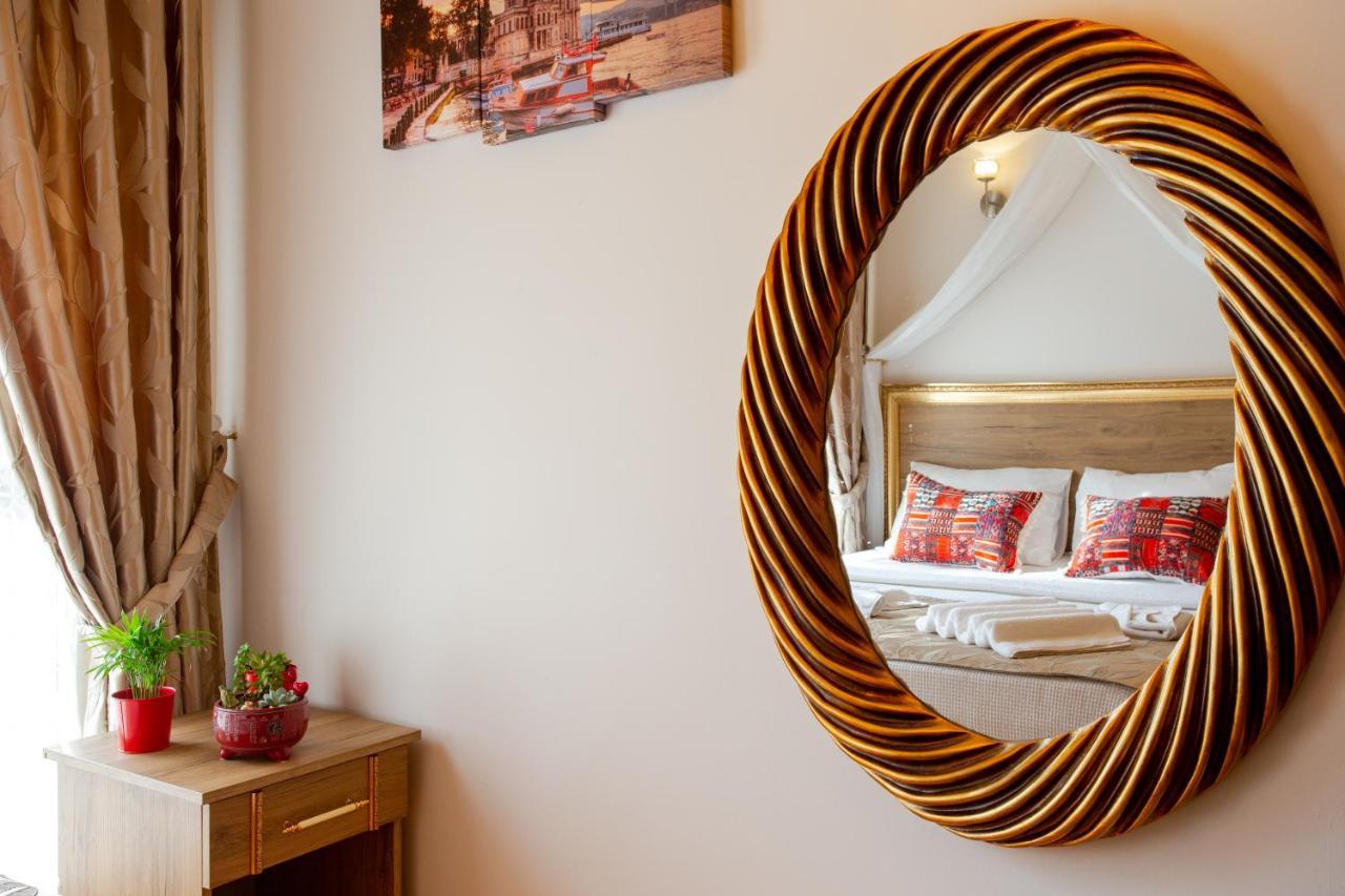 April Hotel Istanbul Bagian luar foto