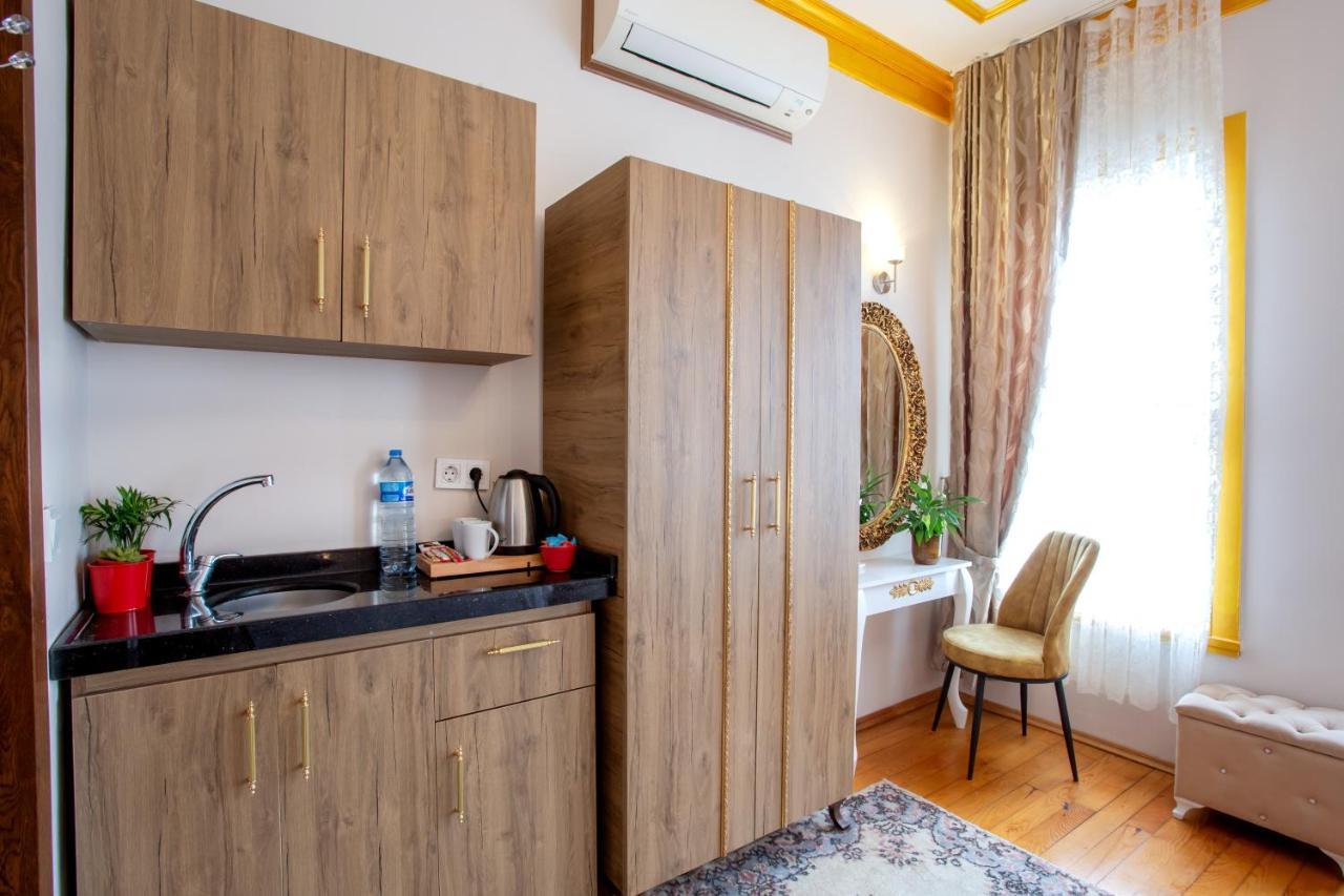 April Hotel Istanbul Bagian luar foto