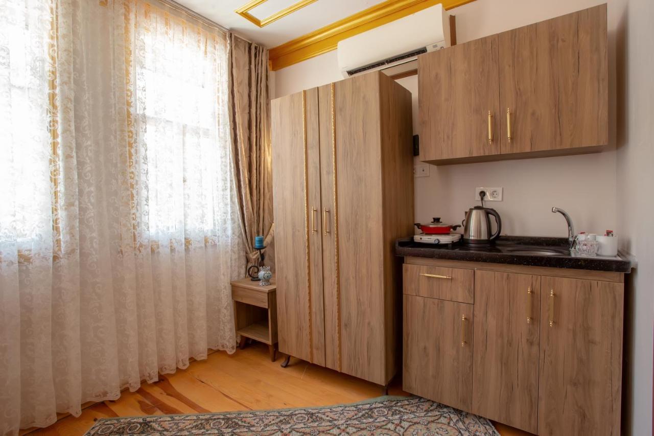 April Hotel Istanbul Bagian luar foto