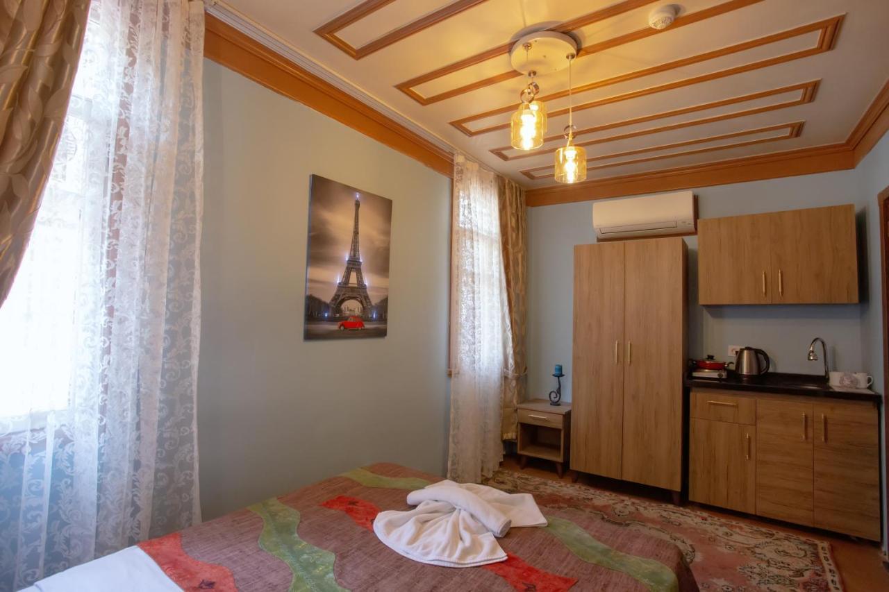 April Hotel Istanbul Bagian luar foto