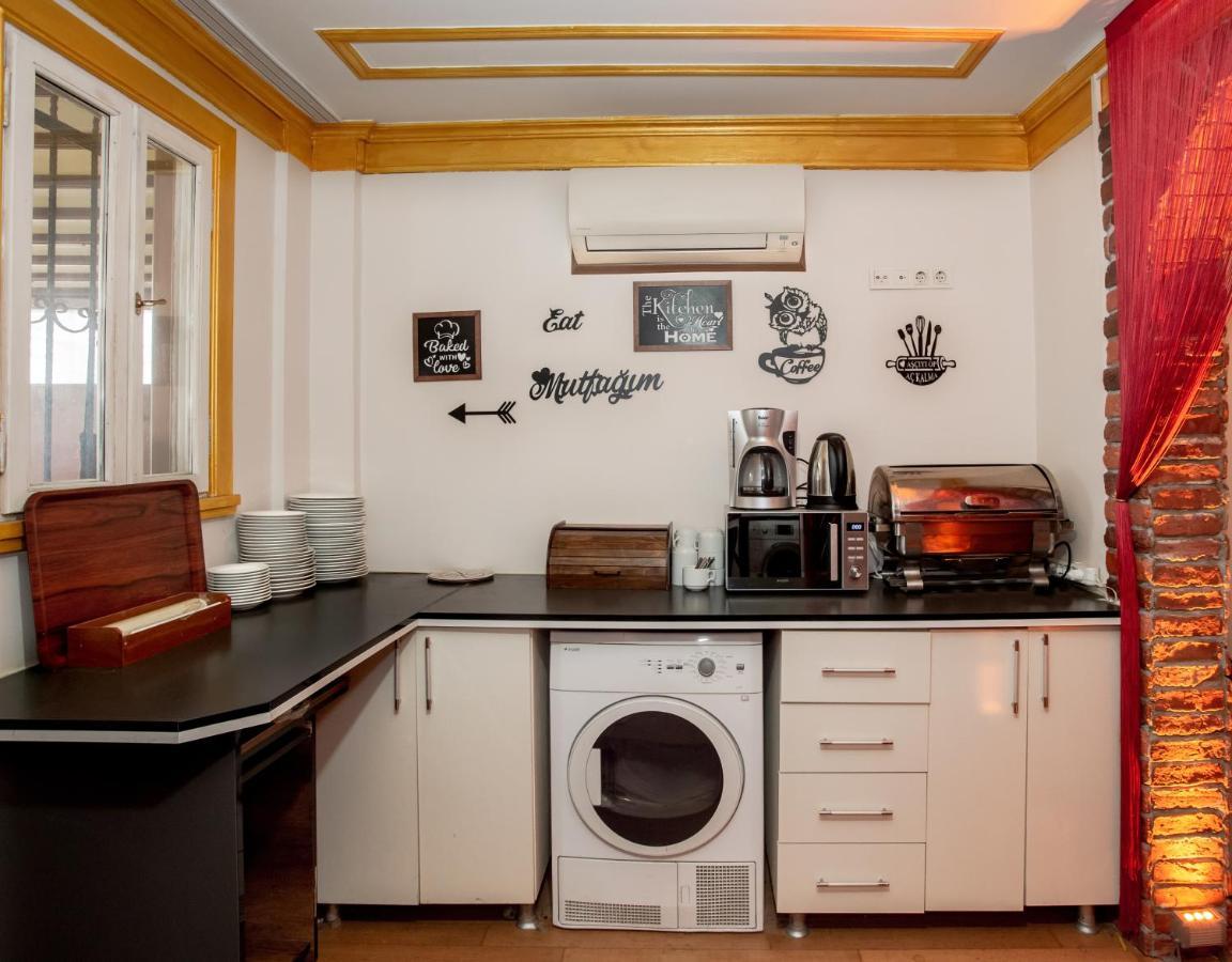 April Hotel Istanbul Bagian luar foto