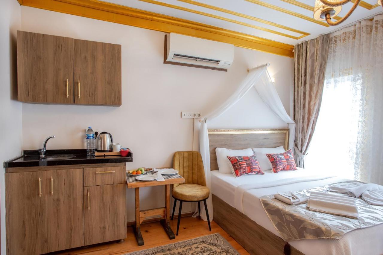 April Hotel Istanbul Bagian luar foto