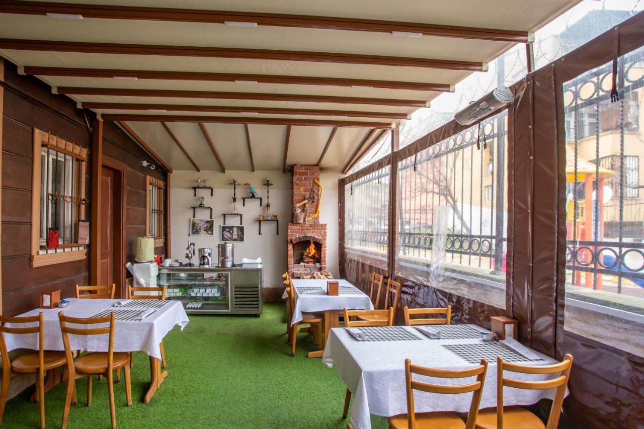 April Hotel Istanbul Bagian luar foto
