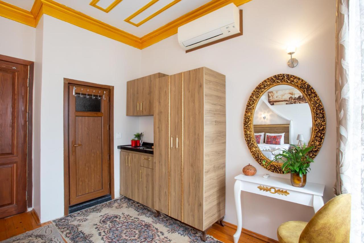 April Hotel Istanbul Bagian luar foto