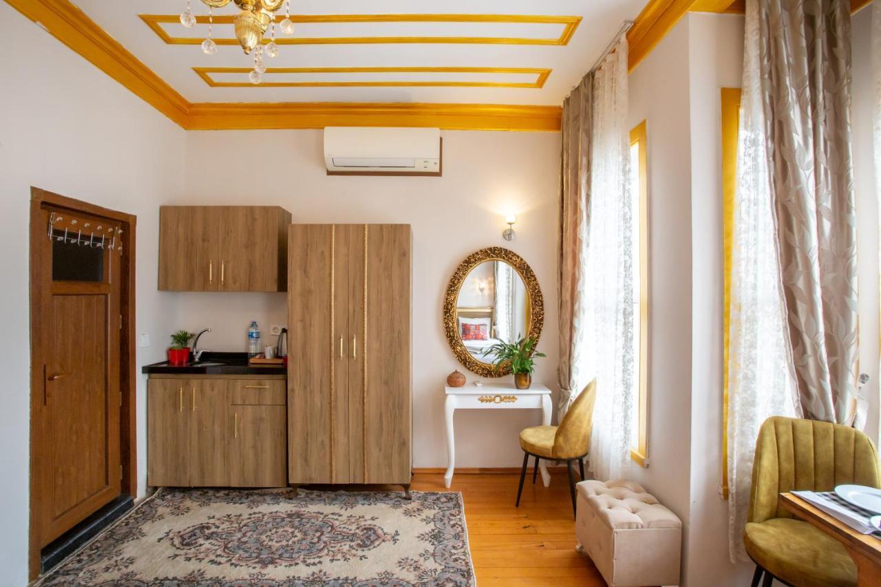 April Hotel Istanbul Bagian luar foto