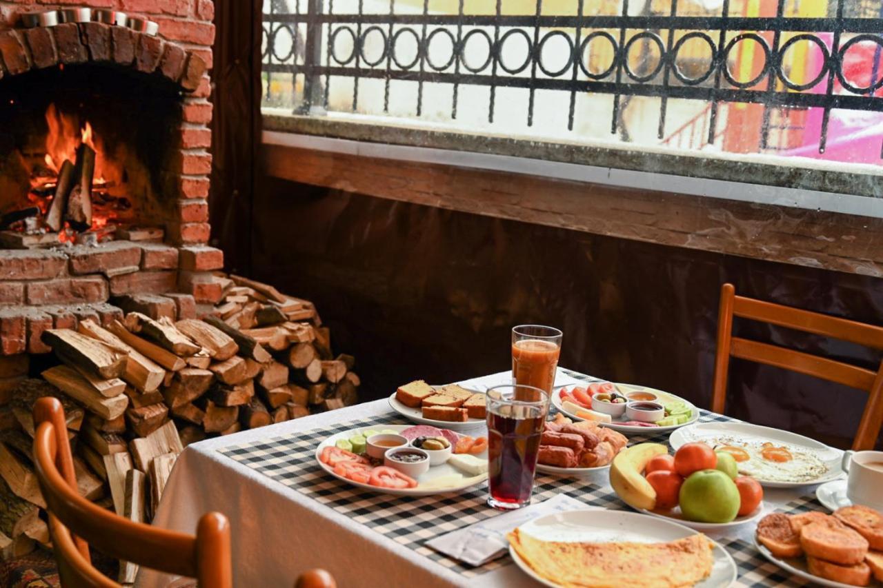 April Hotel Istanbul Bagian luar foto