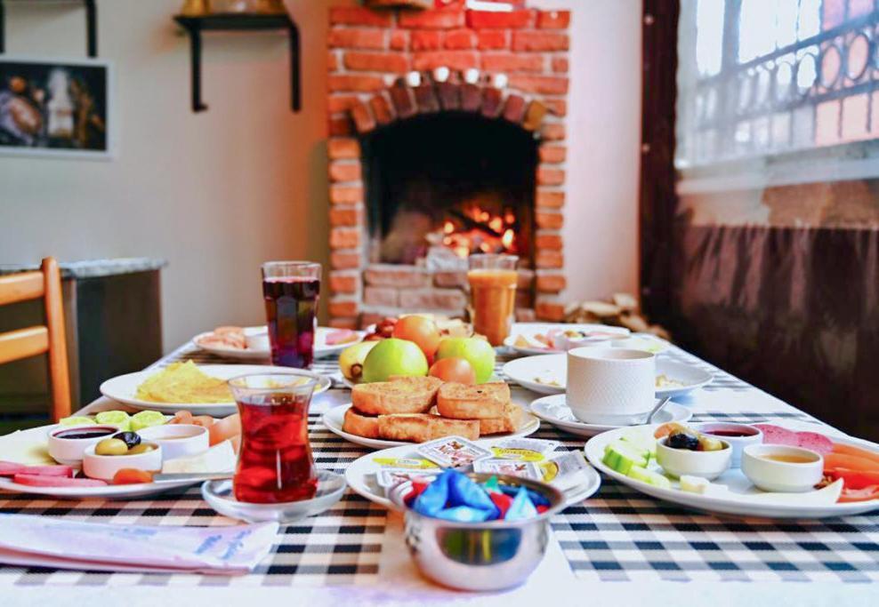 April Hotel Istanbul Bagian luar foto
