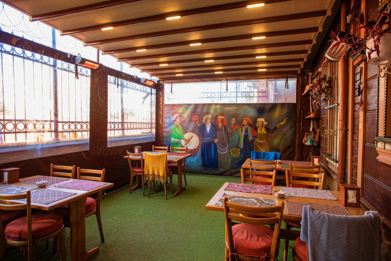 April Hotel Istanbul Bagian luar foto