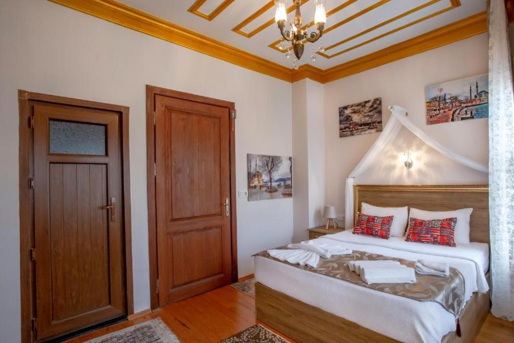 April Hotel Istanbul Bagian luar foto