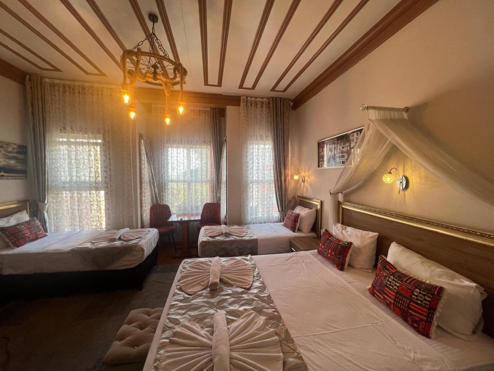 April Hotel Istanbul Bagian luar foto