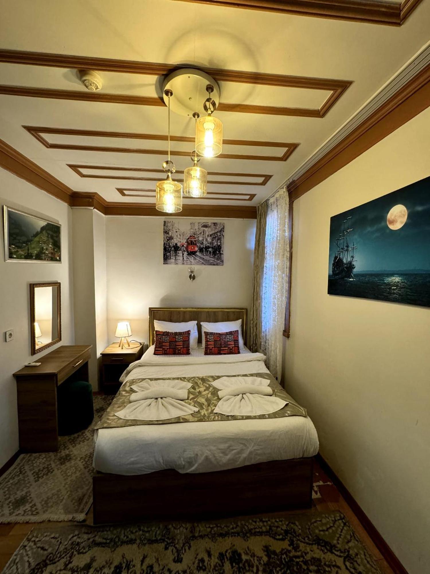 April Hotel Istanbul Bagian luar foto